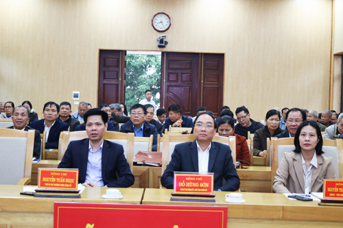 Các đại biểu tham dự hội nghị trực tuyến