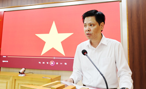 Đồng chí Nguyễn Tuấn Ngọc - Phó Bí thư Thường trực Đảng ủy xã phát biểu tại buổi lễ