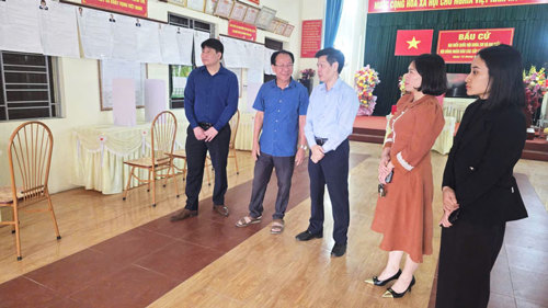 Đoàn kiểm tra tại Nhà văn hoá khu 10 Dân Quyền