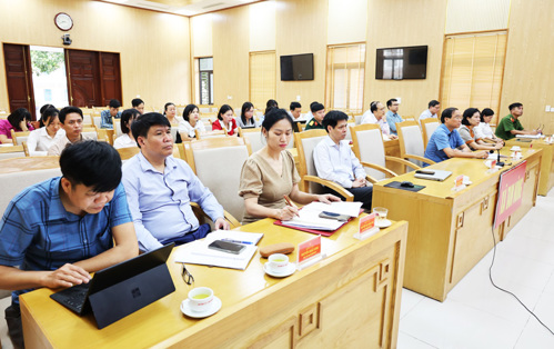 Các đại biểu tham dự hội nghị trực tuyến tại điểm cầu xã Tam Nông