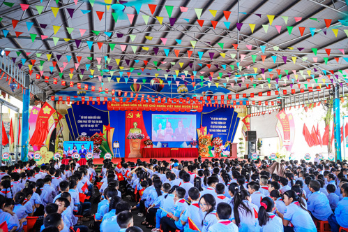 Toàn cảnh Lễ khai giảng trực tuyến điểm cầu Tiểu học Hương Nộn xã Tam Nông