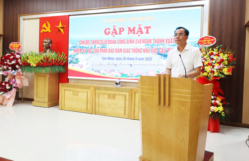 Đồng chí Quách Hải Lý – Bí thư Đảng uỷ, Chủ tịch HĐND xã Tam Nông phát biểu tại buổi gặp mặt