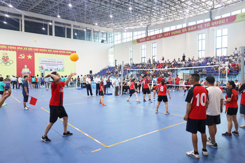 Thi đấu Bóng chuyền hơi nam nữ