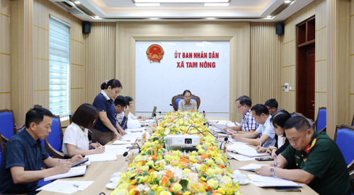 Lãnh đạo Phòng Nông nghiệp và Môi trường phát biểu tại hội nghị