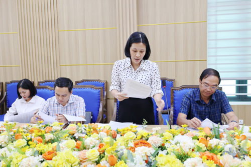 Đồng chí Nguyễn Thị Thu Trang - UVBTV, Phó Chủ tịch HĐND xã phát biểu tại hội nghị