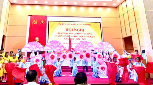 Văn nghệ chào mừng