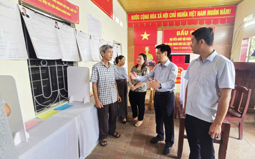 Đoàn kiểm tra tại Nhà văn hoá khu 1 Hưng Hoá