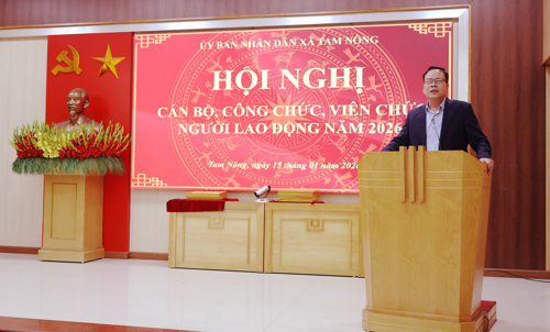 Đồng chí Phạm Hồng Ty - ĐUV, Giám đốc Trung tâm DVSNC phát biểu tham luận