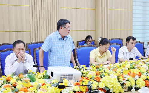 Trưởng thôn 6 phát biểu tại hội nghị