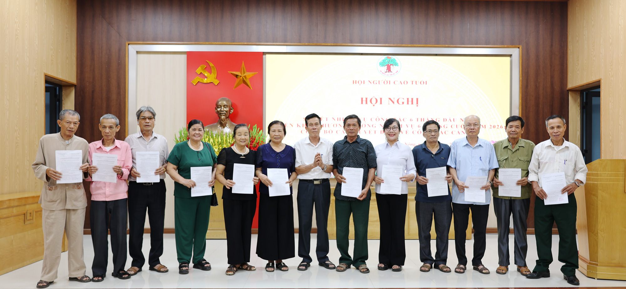 Xã Tam Nông - Kiện toàn tổ chức và thành lập 12 Chi hội Người cao tuổi các thôn mới sau sắp xếp.