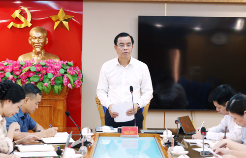 Đồng chí Quách Hải Lý - Bí thư Đảng ủy, Chủ tịch HĐND xã Tam Nông chủ trì phát biểu kết luận hội nghị