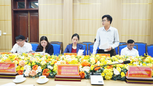 Đỗng chí Nguyễn Anh Thắng - ĐUV, Chánh Văn phòng Đảng ủy phát biểu ý kiến