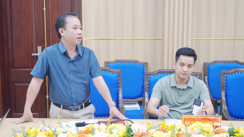 Đồng chí Vũ Đức Quang - Trưởng phòng kiểm soát, Trung tâm phục vụ hành chính công tỉnh Phú Thọ phát biểu tại hội nghị