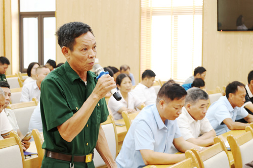 Cử tri khu 9 (Hương Nộn) phát biểu ý kiến