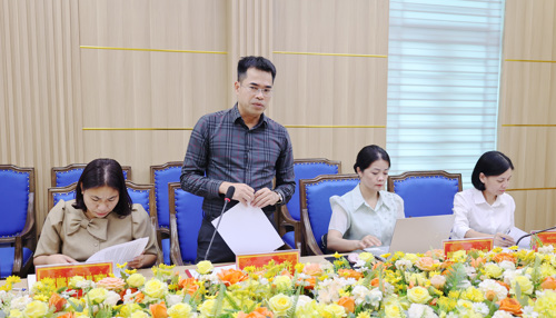 Trưởng phòng Kinh tế phát biểu tại hội nghị