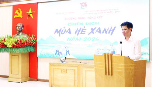 Đồng chí Nguyễn Tuấn Ngọc - Phó Bí thư Thường trực Đảng ủy xã Tam Nông phát biểu tại buổi tổng kết chương trình