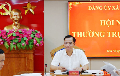 Đồng chí Quách Hải Lý - Bí thư Đảng ủy, Chủ tịch HĐND xã chủ trì hội nghị.