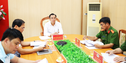 Đồng chí Quách Hải Lý - Bí thư Đảng ủy, Chủ tịch HĐND xã chủ trì tại điểm cầu xã Tam Nông