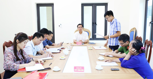Đồng chí Quách Hải Lý - Bí thư Đảng ủy, Chủ tịch HĐND xã chủ trì buổi tiếp công dân tháng 6/2026