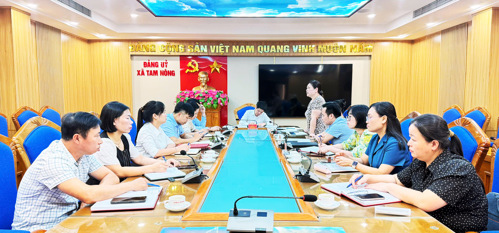 Đồng chí Lê Thị Thu Hiền - UVBTV, Trường Ban Xây dựng Đảng phát biểu tại hội nghị