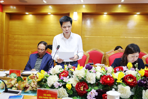 Đồng chí Nguyễn Tuấn Ngọc - Phó Bí thư Thường trực Đảng ủy thông qua báo cáo kiểm điểm của Ban Thường vụ