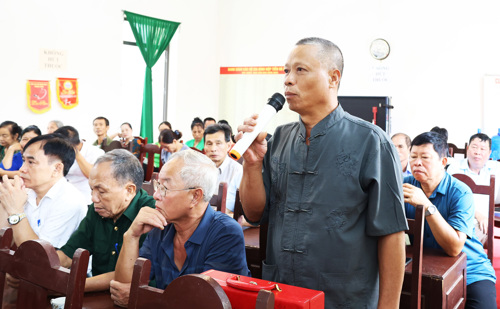 Đại diện cử tri Thôn 7 phát biểu ý kiến