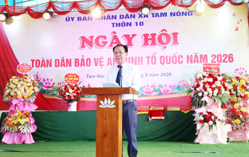 Ông Nguyễn Xuân Quế - Bí thư Chi bộ Thôn 10 phát biểu khai mạc Ngày hội