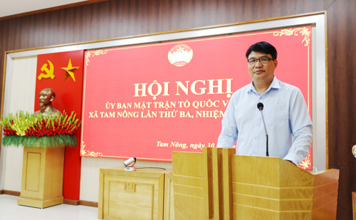 Đồng chí Nguyễn Khắc Long - UVBTV, Chủ tịch UBMTTQ Việt Nam xã Tam Nông phát biểu khai mạc hội nghị