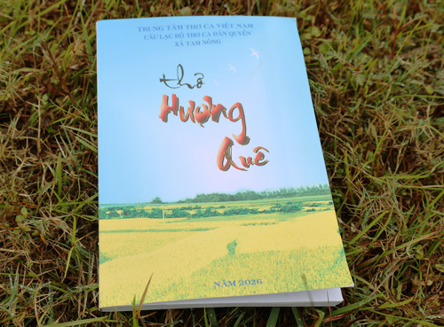 Tập thơ Quê hương 4 của CLB Thơ ca Dân Quyền xã Tam Nông