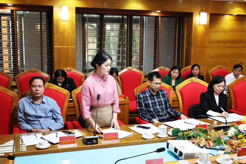 Đồng chí Lê Thị Thanh Tâm -ĐUV, Trưởng Phòng VH-XH phát biểu tại hội nghị