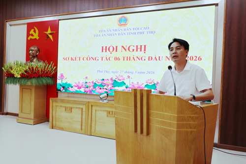 Đồng chí Nguyễn Kim Trường - Phó Chánh án TAND tỉnh Phú Thọ phát biểu tại hội nghị