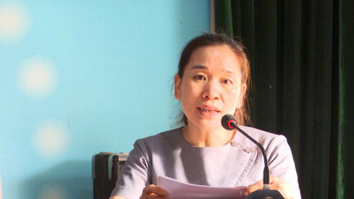 Bà Nguyễn Thị Thạch - Đảng ủy viên, Phó Ban Văn hóa - Xã hội HĐND xã Tam Nông trình bày chương trình hành động