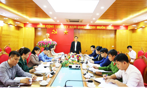 Đồng chí Quách Hải Lý - Bí thư Đảng uỷ, Chủ tịch HĐND xã chủ trì hội nghị.