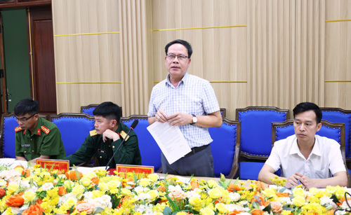 Lãnh đạo Trung tâm Dịch vụ SNC báo cáo