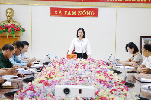 Đồng chí Cao Thị Thu Phương - UVBTV, Phó Chủ tịch UBND xã phát biểu chỉ đạo