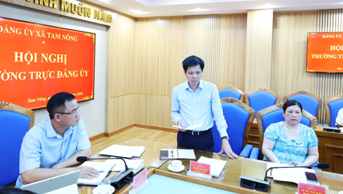 Đồng chí Nguyễn Tuấn Ngọc - Phó Bí thư Thường trực Đảng ủy phát biểu tại hội nghị