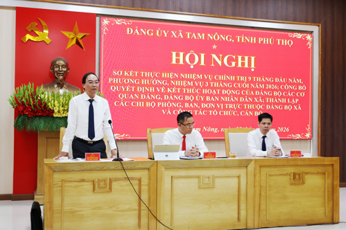 Đồng chí Đỗ Hùng Sơn - Phó Bí thư Đảng ủy, Chủ tịch UBND xã chủ trì phiên thảo luận