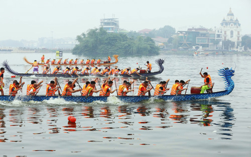 Đội Chải Tam Nông đoàn kết "Lướt trên đường đua xanh"