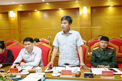 Đồng chí Thiều Quang Lập - UVBTV, Trưởng Công an xã phát biểu tại hội nghị