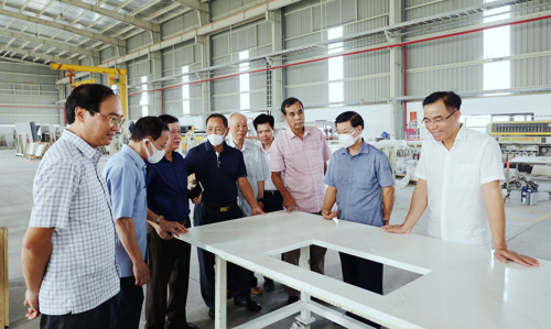 Đoàn đến thăm Cty CP Công nghệ Newstone