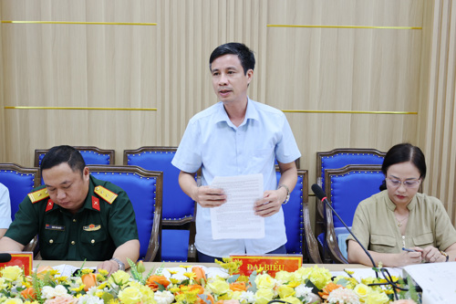 Lãnh đạo Trường THCS Nguyễn Quang Bích phát biểu tại hội nghị