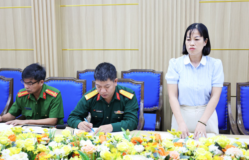 Lãnh đạo Trạm y tế xã phát biểu ý kiến về thực hiện NQ57