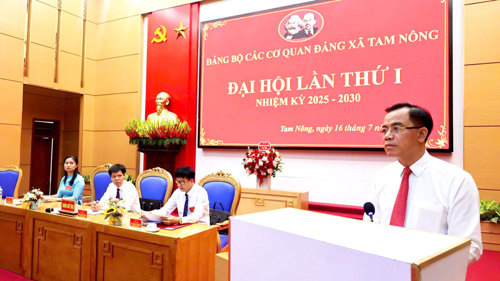 Đồng chí Quách Hải Lý - Bí thư Đảng bộ, Chủ tịch HĐND xã Tam Nông phát biểu chỉ đạo