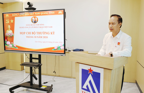 Bí thư chi bộ phát biểu quán triệt các nội dung sinh hoạt
