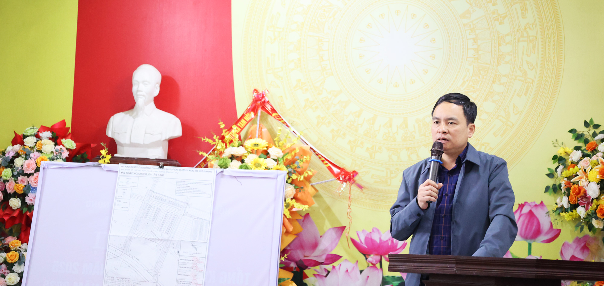 Tam Nông: Lấy ý kiến người dân về dự án Điểm dân cư nông thôn mới tại khu 12 Hương Nộn.