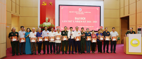 Tặng quà tri ân