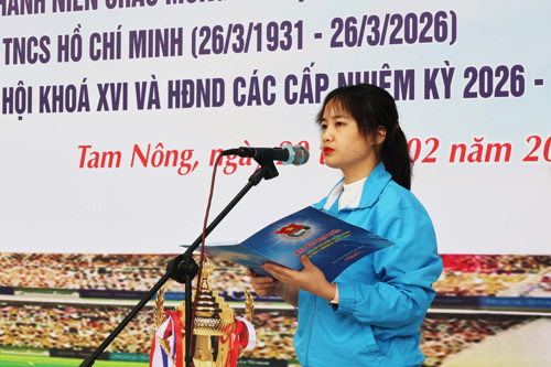 Đồng chí Nguyễn Thị Phương - ĐUV, Phó Chủ tịch UBMTTQ xã đồng htowif là Bí thư Đoàn Thanh niên xã phát biểu khai mạc