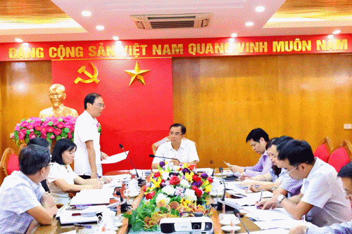 Đồng chí Đỗ Hùng Sơn - Phó Bí thư Đảng uỷ, Chủ tịch UBND xã phát biểu ý kiến