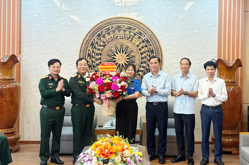 TRƯỜNG SỸ QUAN TĂNG THIẾT GIÁP ĐẨY MẠNH TUYÊN TRUYỀN TUYỂN SINH QUÂN SỰ TẠI XÃ TAM NÔNG