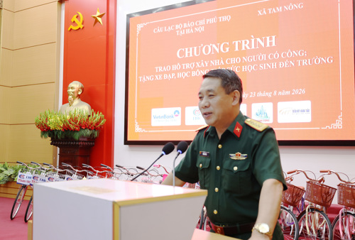 Đại tá Ngô Anh Thu (Phó Chủ tịch CLB, Phó Tổng Biên tập Báo Quân đội Nhân dân) phát biểu tại Chương trình